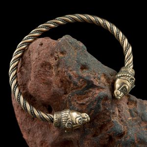 BERSERKER, BÄR, BRONZE, ARMBAND - WIKINGER, SLAWISCHE, KELTISCHE ARMBÄNDER - BRONZE{% if kategorie.adresa_nazvy[0] != zbozi.kategorie.nazev %} - SCHMUCKSTÜCKE{% endif %}