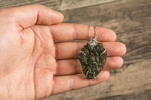 GREEN MAN, MOLDAVITE GLYPTICS, SILVER NECKLACE - MOLDAVITES, CZECH{% if kategorie.adresa_nazvy[0] != zbozi.kategorie.nazev %} - SILVER JEWELLERY{% endif %}