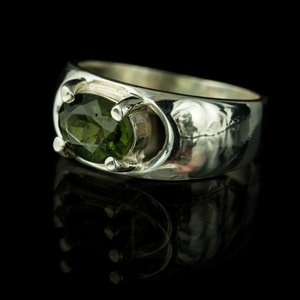 MOLDAVIT, STERLING SILBER RING MIT MOLDAVIT - MOLDAVITE{% if kategorie.adresa_nazvy[0] != zbozi.kategorie.nazev %} - SILBER SCHMUCKSTÜCKE{% endif %}