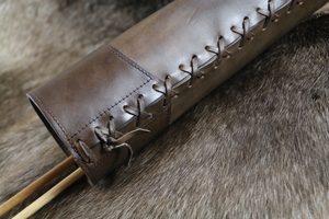 LEATHER MEDIEVAL QUIVER - DE LUXE - EQUIPMENT FOR ARCHERY{% if kategorie.adresa_nazvy[0] != zbozi.kategorie.nazev %} - WEAPONS - SWORDS, AXES, KNIVES{% endif %}