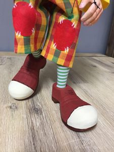 CLOWN, MARIONETTE 45 CM - PUPPEN{% if kategorie.adresa_nazvy[0] != zbozi.kategorie.nazev %} - HOLZPRODUKTE{% endif %}