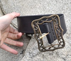 RENAISSANCE WIDE LEATHER BELT - BELTS{% if kategorie.adresa_nazvy[0] != zbozi.kategorie.nazev %} - LEATHER PRODUCTS{% endif %}