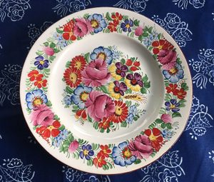 TRADITIONAL HANDPAINTED PLATE, CHODSKO - TRADITIONELLE TSCHECHISCHE KERAMIK{% if kategorie.adresa_nazvy[0] != zbozi.kategorie.nazev %} - KERAMIK{% endif %}