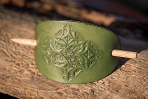 PLATAN LEATHER HAIR CLIP, GREEN - HAIR CLIPS, ACCESSORIES, JEWELLERY{% if kategorie.adresa_nazvy[0] != zbozi.kategorie.nazev %} - LEATHER PRODUCTS{% endif %}