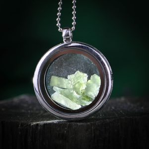 MOLDAVITE STEEL FLOATING LOCKET, ORIGINAL FROM THE CZECH REPUBLIC - MOLDAVITE{% if kategorie.adresa_nazvy[0] != zbozi.kategorie.nazev %} - SILBER SCHMUCKSTÜCKE{% endif %}