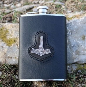 HIP FLASK, THOR'S HAMMER - BOTTLES, HIP FLASKS{% if kategorie.adresa_nazvy[0] != zbozi.kategorie.nazev %} - LEATHER PRODUCTS{% endif %}