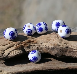 CELTIC GLASS BEAD, WITE, REPLICA - HISTORISCHEN GLASPERLEN, REPLIKEN{% if kategorie.adresa_nazvy[0] != zbozi.kategorie.nazev %} - BUSHCRAFT, REENACTMENT, HANDWERK{% endif %}