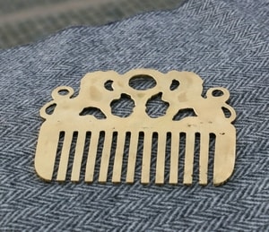 MANE COMB FOR HORSES - BUCKLES, BELT FITTINGS{% if kategorie.adresa_nazvy[0] != zbozi.kategorie.nazev %} - JEWELLERY - BRONZE, ZINC{% endif %}