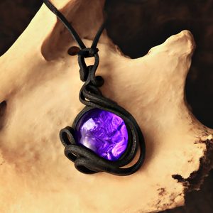 PURPLE GLASS PENDANT - FANTASY JEWELS{% if kategorie.adresa_nazvy[0] != zbozi.kategorie.nazev %} - JEWELLERY - BRONZE, ZINC{% endif %}