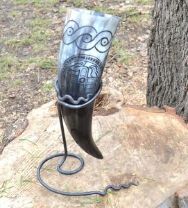 CARVED DRINKING HORN, SLAVIC SWASTIKA - TRINKHÖRNER{% if kategorie.adresa_nazvy[0] != zbozi.kategorie.nazev %} - HORNPRODUKTE{% endif %}