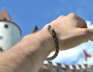 VIKING WOLF, BRACELET FROM BURG, SWEDEN, TIN - WIKINGERAMULETTE{% if kategorie.adresa_nazvy[0] != zbozi.kategorie.nazev %} - SCHMUCKSTÜCKE{% endif %}