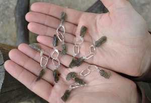 WILTH AHWA, RAW MOLDAVITE STERLING SILVER EARRINGS - MOLDAVITE{% if kategorie.adresa_nazvy[0] != zbozi.kategorie.nazev %} - SILBER SCHMUCKSTÜCKE{% endif %}