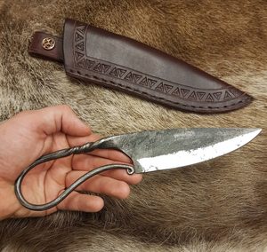 VÖLUNDR, FORGED VIKING KNIFE AND SHEATH DE LUXE - KNIVES{% if kategorie.adresa_nazvy[0] != zbozi.kategorie.nazev %} - WEAPONS - SWORDS, AXES, KNIVES{% endif %}