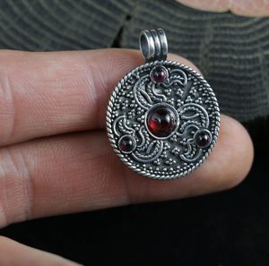 EAGLE HEADS, TRISKELE, ANGLO-SAXON PENDANT, STERLING SILVER - PENDANTS{% if kategorie.adresa_nazvy[0] != zbozi.kategorie.nazev %} - SILVER JEWELLERY{% endif %}