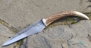 FIANNA, HAND FORGED KNIFE, DEER ANTLER - KNIVES{% if kategorie.adresa_nazvy[0] != zbozi.kategorie.nazev %} - WEAPONS - SWORDS, AXES, KNIVES{% endif %}