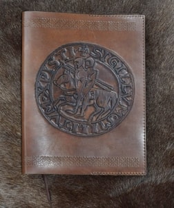 TEMPLAR SEAL, LEATHER BOOK COVER - KEYCHAINS, WHIPS, OTHER{% if kategorie.adresa_nazvy[0] != zbozi.kategorie.nazev %} - LEATHER PRODUCTS{% endif %}