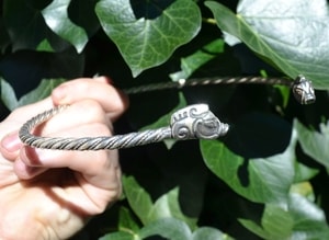 COLLACH, CELTIC TORQUES, TORC, STERLING SILVER - TORQUES, HALSKETTEN{% if kategorie.adresa_nazvy[0] != zbozi.kategorie.nazev %} - SILBER SCHMUCKSTÜCKE{% endif %}