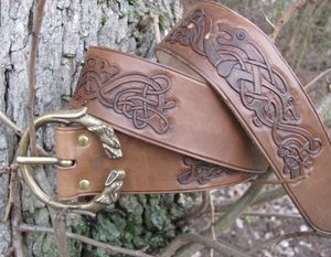 CELTIC WOLF, CARVED LEATHER BELT - BELTS{% if kategorie.adresa_nazvy[0] != zbozi.kategorie.nazev %} - LEATHER PRODUCTS{% endif %}