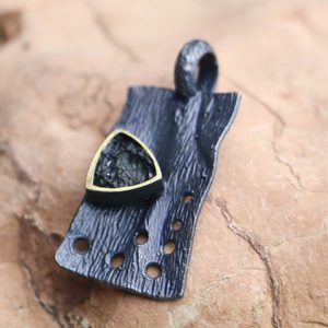 CASIA SILVER PENDANT WITH MOLDAVITE, GOLD PLATED - MOLDAVITES, CZECH{% if kategorie.adresa_nazvy[0] != zbozi.kategorie.nazev %} - SILVER JEWELLERY{% endif %}