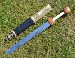 GLADIUS SWORD WITH DECORATED SCABBARD - ANCIENT SWORDS - CELTIC, ROMAN{% if kategorie.adresa_nazvy[0] != zbozi.kategorie.nazev %} - WEAPONS - SWORDS, AXES, KNIVES{% endif %}