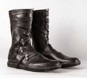 VARYAG, CUIR VIKING DES CHAUSSURES HAUTES, NOIR - CHAUSSURES VIKING ET SLAVES{% if kategorie.adresa_nazvy[0] != zbozi.kategorie.nazev %} - COSTUMES, CHAUSSURES{% endif %}