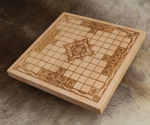 HNEFATAFL ODER TAFL, WIKINGER-BRETTSPIEL – NUR HOLZBRETT - WIKINGER - BRETTSPIELE{% if kategorie.adresa_nazvy[0] != zbozi.kategorie.nazev %} - HISTORISCHE BRETTSPIELE{% endif %}