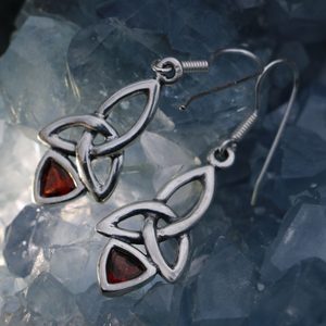 KIRA, EARRINGS, SILVER AND GARNET - EARRINGS WITH GEMSTONES, SILVER{% if kategorie.adresa_nazvy[0] != zbozi.kategorie.nazev %} - SILVER JEWELLERY{% endif %}