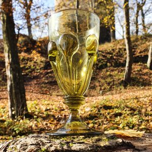 PERCHTA TSCHECHISCHE MITTELALTERLICHE TASSE, GRÜNES WALDGLAS - REPLIKEN HISTORISCHER GLAS{% if kategorie.adresa_nazvy[0] != zbozi.kategorie.nazev %} - KERAMIK{% endif %}