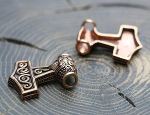 GRIMM, THOR'S HAMMER, PENDANT, BRONZE - VIKING PENDANTS{% if kategorie.adresa_nazvy[0] != zbozi.kategorie.nazev %} - JEWELLERY - BRONZE, ZINC{% endif %}