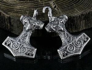 THORS HAMMER - ZINN, KOSTÜMBROSCHE - KOSTÜMBROSCHEN, FIBELN{% if kategorie.adresa_nazvy[0] != zbozi.kategorie.nazev %} - SCHUHE, KLEIDUNG{% endif %}