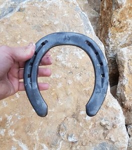 OLD HORSESHOE FOR LUCK - GEHÄMMERTE PRODUKTE{% if kategorie.adresa_nazvy[0] != zbozi.kategorie.nazev %} - SCHMIEDEARBEITEN, MINTAGE{% endif %}