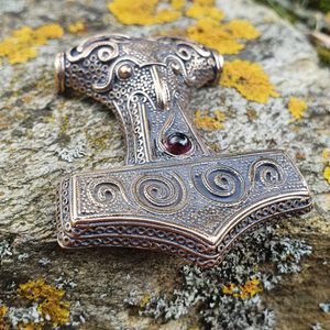 RAVEN THOR HAMER, SCANIA, SWEDEN, BRONZE AND GARNET - BRONZE HISTORICAL JEWELS{% if kategorie.adresa_nazvy[0] != zbozi.kategorie.nazev %} - JEWELLERY - BRONZE, ZINC{% endif %}