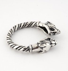 TWO WOLVES - SILVER RING - RINGS{% if kategorie.adresa_nazvy[0] != zbozi.kategorie.nazev %} - SILVER JEWELLERY{% endif %}