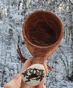 HIRVI KUKSA, BIRCH BOWL FROM LAPLAND - DISHES, SPOONS, COOPERAGE{% if kategorie.adresa_nazvy[0] != zbozi.kategorie.nazev %} - WOOD{% endif %}