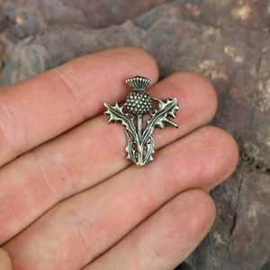 SCOTTISH THISTLE - ALBA, ZINC PENDANT, ANTIQUE BRASS - ALL PENDANTS, OUR PRODUCTION{% if kategorie.adresa_nazvy[0] != zbozi.kategorie.nazev %} - JEWELLERY - BRONZE, ZINC{% endif %}