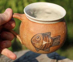 FISH - MUG, HAND PAINTED - TRADITIONAL CZECH CERAMICS{% if kategorie.adresa_nazvy[0] != zbozi.kategorie.nazev %} - CERAMICS, GLASS{% endif %}