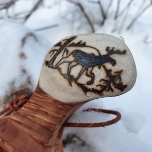 HIRVI KUKSA, BIRCH BOWL FROM LAPLAND - DISHES, SPOONS, COOPERAGE{% if kategorie.adresa_nazvy[0] != zbozi.kategorie.nazev %} - WOOD{% endif %}