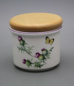 JAR WITH WOODEN LID, SCOTTISH THISTLE - KITCHEN ACCESSORIES{% if kategorie.adresa_nazvy[0] != zbozi.kategorie.nazev %} - CERAMICS, GLASS{% endif %}