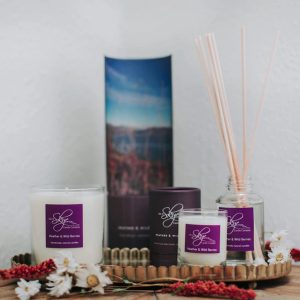 HEATHER AND WILD BERRIES SCOTTISH CANDLE 45 HOURS - SCENTED CANDLES{% if kategorie.adresa_nazvy[0] != zbozi.kategorie.nazev %} - HOME DECOR{% endif %}