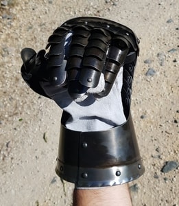 LANDSKNECHT GAUNTLETS - RÜSTUNGSTEILE{% if kategorie.adresa_nazvy[0] != zbozi.kategorie.nazev %} - RÜSTUNGEN{% endif %}