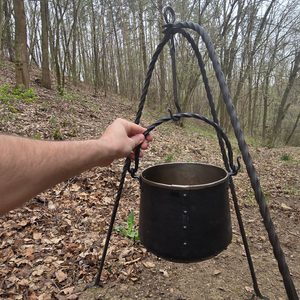 TRIPOD FOR CAMP KETTLE, FOLDABLE, FORGED - FORGED PRODUCTS{% if kategorie.adresa_nazvy[0] != zbozi.kategorie.nazev %} - SMITHY WORKS, COINS{% endif %}