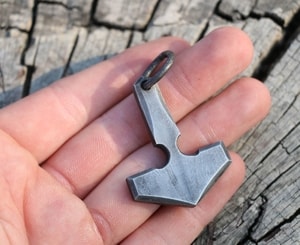 THOR'S HAMMER, FORGED DAMASCUS STEEL, PENDANT - VIKING PENDANTS{% if kategorie.adresa_nazvy[0] != zbozi.kategorie.nazev %} - JEWELLERY - BRONZE, ZINC{% endif %}