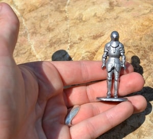 KNIGHT IN SUIT OF ARMOR, HISTORICAL TIN STATUE - PEWTER FIGURES{% if kategorie.adresa_nazvy[0] != zbozi.kategorie.nazev %} - PAGAN DECORATIONS{% endif %}