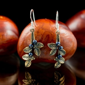 BLUEBERRIES, EARRINGS, BRONZE - COSTUME JEWELLERY{% if kategorie.adresa_nazvy[0] != zbozi.kategorie.nazev %} - JEWELLERY - BRONZE, ZINC{% endif %}