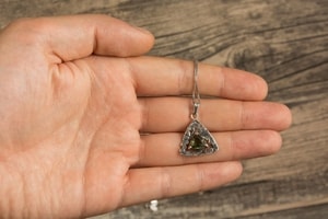 TRITON, PENDANT, FACETED MOLDAVITE JEWELRY, SILVER - MOLDAVITES, CZECH{% if kategorie.adresa_nazvy[0] != zbozi.kategorie.nazev %} - SILVER JEWELLERY{% endif %}