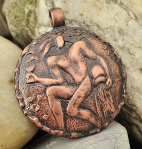 AQUARIUS, ZODIAC, PENDANT - ZODIAC SIGNS{% if kategorie.adresa_nazvy[0] != zbozi.kategorie.nazev %} - JEWELLERY - BRONZE, ZINC{% endif %}