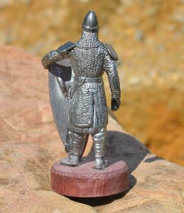 NORMAN WARRIOR WITH A PAINTED SHIELD. TIN FIGURE - PEWTER FIGURES{% if kategorie.adresa_nazvy[0] != zbozi.kategorie.nazev %} - PAGAN DECORATIONS{% endif %}