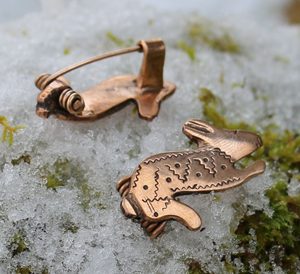 RABBIT, ROMAN FIBULA, REPLICA, BRONZE - BRONZE HISTORICAL JEWELS{% if kategorie.adresa_nazvy[0] != zbozi.kategorie.nazev %} - JEWELLERY - BRONZE, ZINC{% endif %}