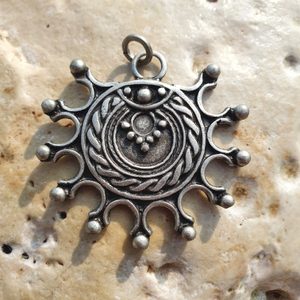 DEVANA, SLAVIC SOLAR PENDANT, ZINC, ANTIQUE SILVER - ALL PENDANTS, OUR PRODUCTION{% if kategorie.adresa_nazvy[0] != zbozi.kategorie.nazev %} - JEWELLERY - BRONZE, ZINC{% endif %}