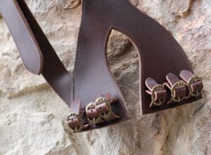 RAPIER SWORD HANGER, LEATHER - SWORD ACCESSORIES, SCABBARDS{% if kategorie.adresa_nazvy[0] != zbozi.kategorie.nazev %} - WEAPONS - SWORDS, AXES, KNIVES{% endif %}